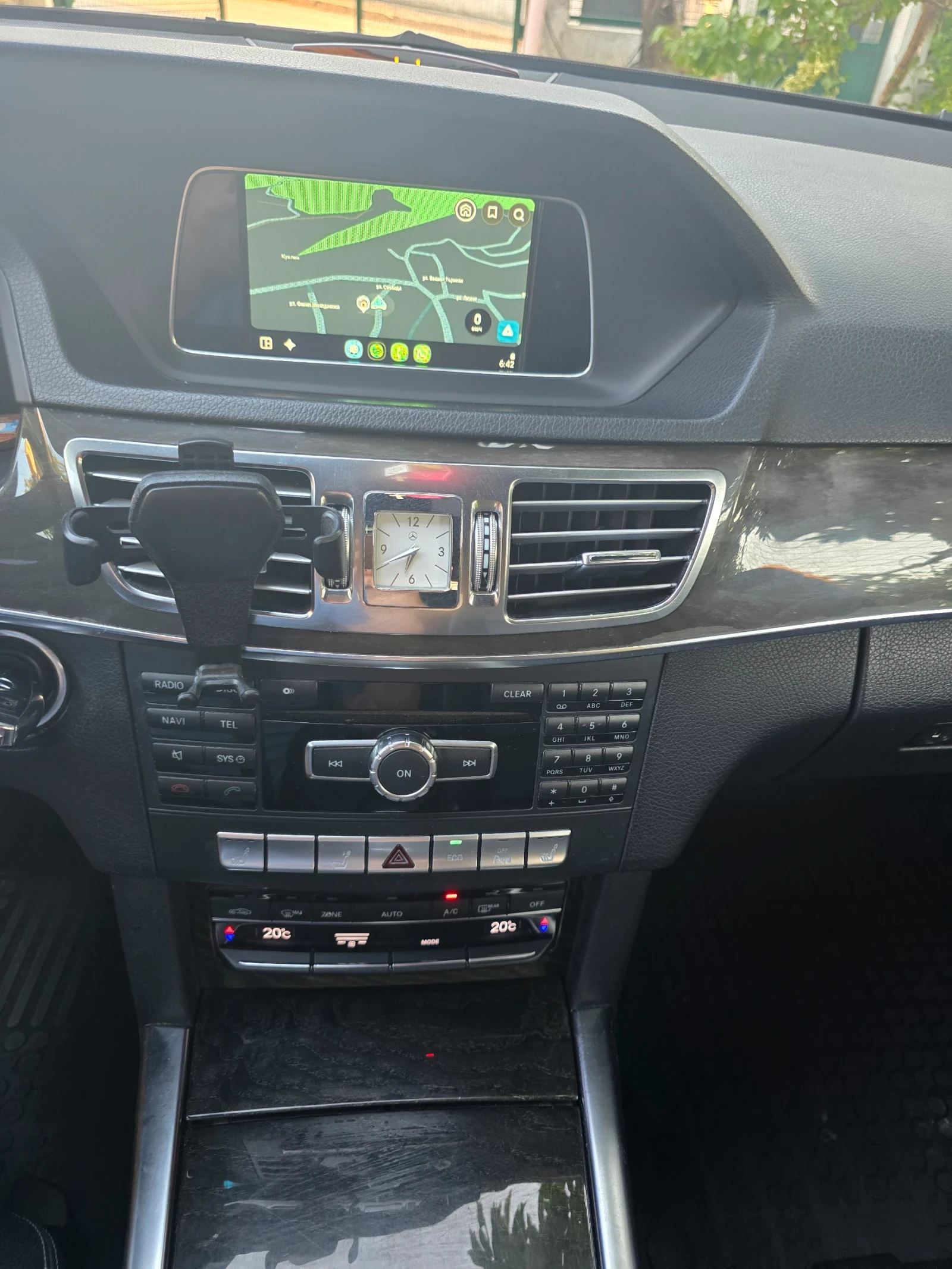 Mercedes-Benz E 220, снимка 15 - Автомобили и джипове - 55647418