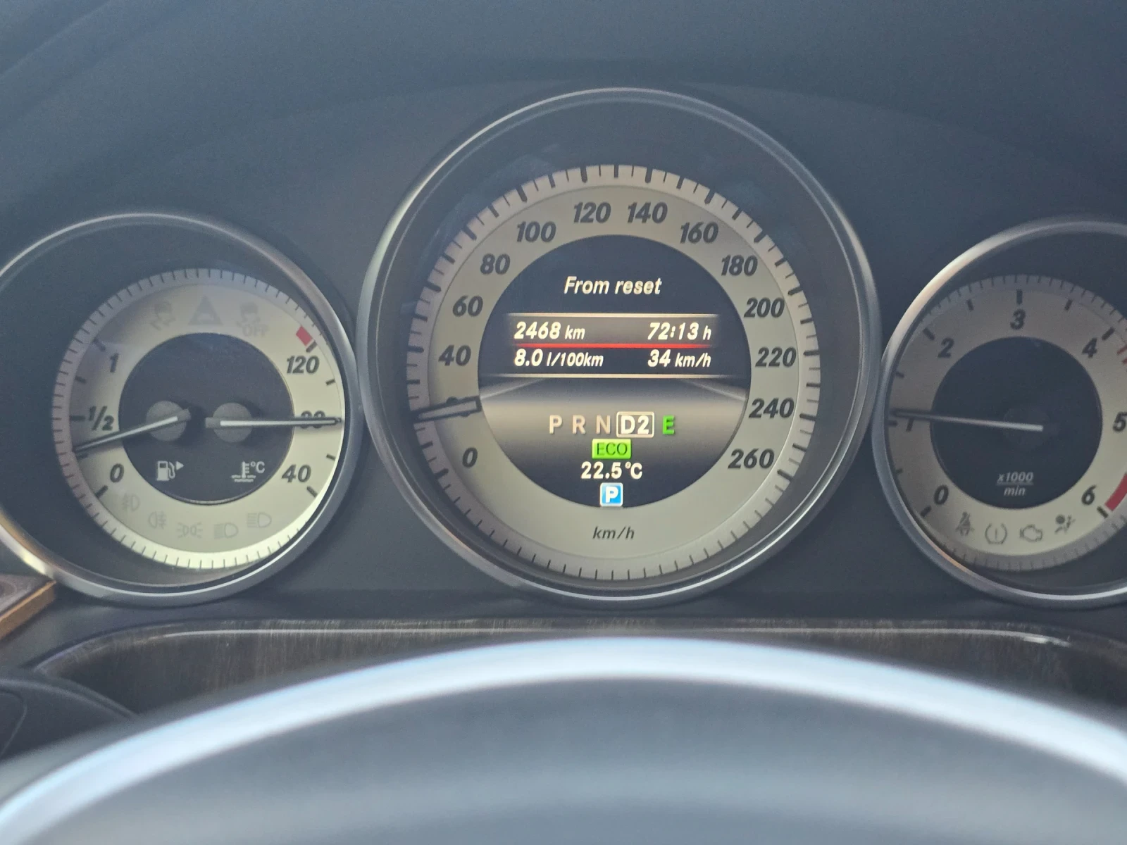 Mercedes-Benz E 220, снимка 16 - Автомобили и джипове - 55647418