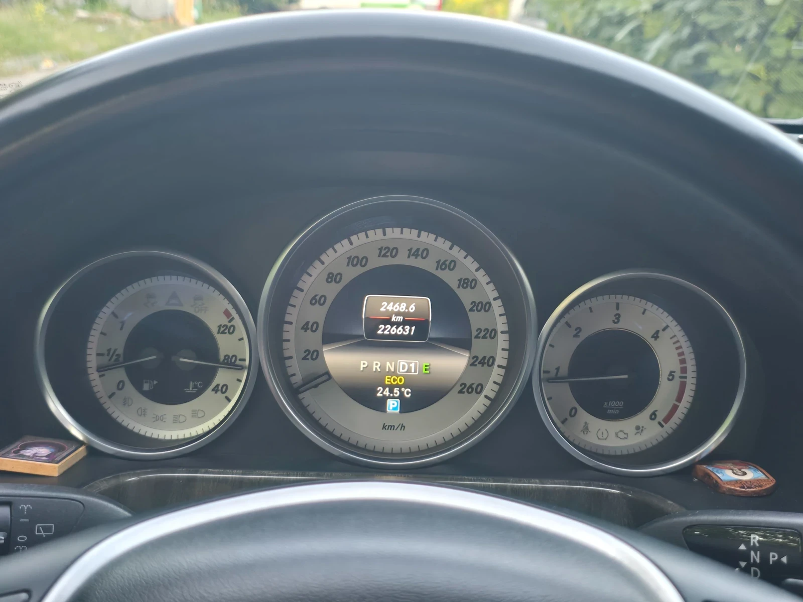 Mercedes-Benz E 220, снимка 14 - Автомобили и джипове - 55647418