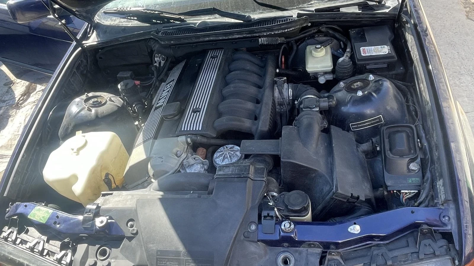 BMW 320, снимка 6 - Автомобили и джипове - 56003114