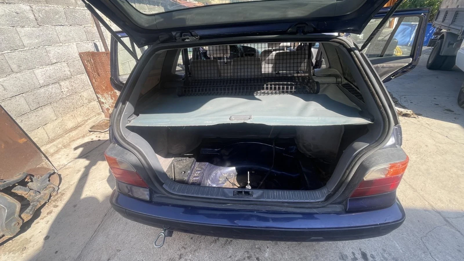 BMW 320, снимка 10 - Автомобили и джипове - 56003114