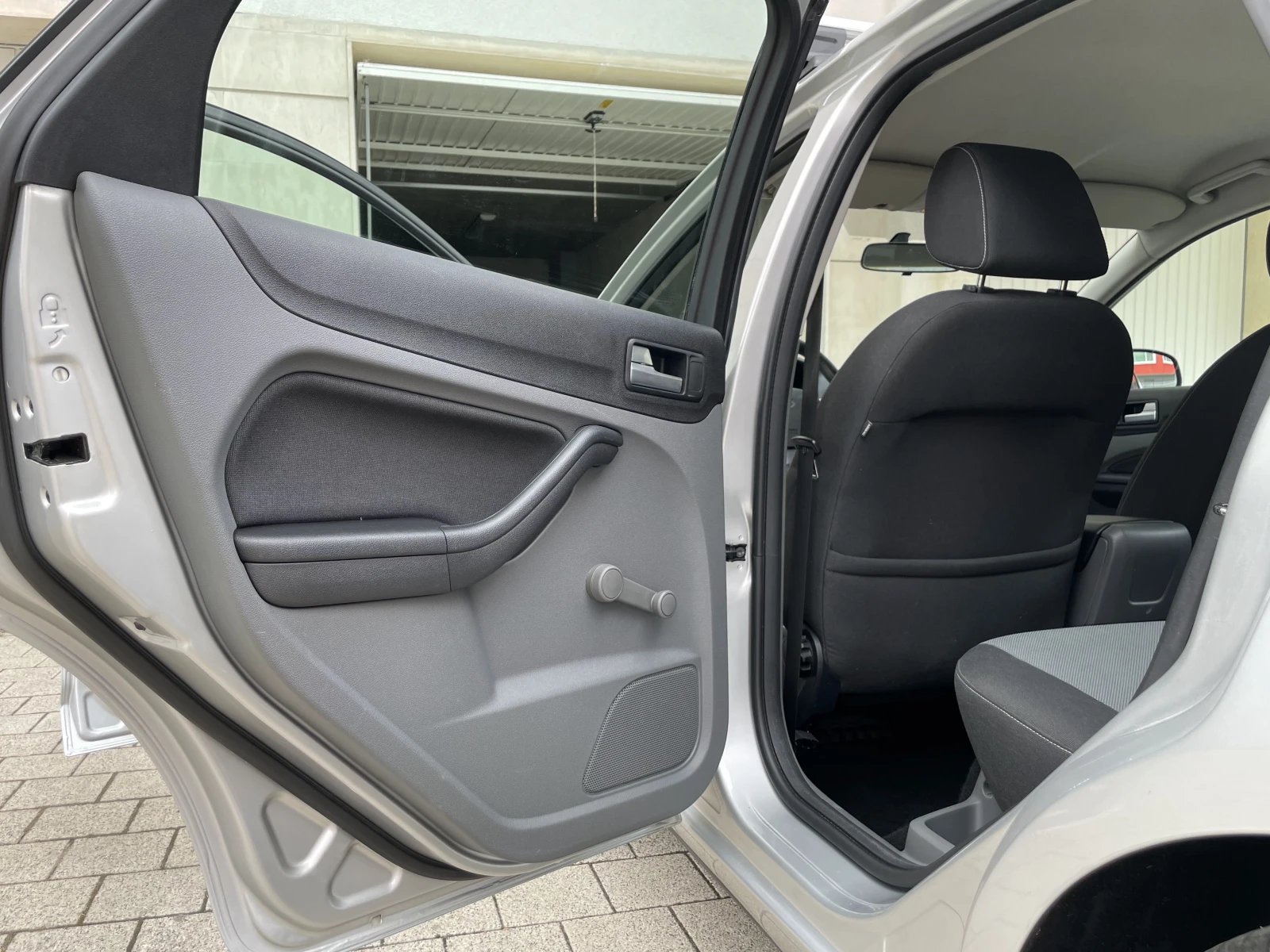 Ford Focus 1.6 Ti-VCT, Titanium, снимка 8 - Автомобили и джипове - 56244318