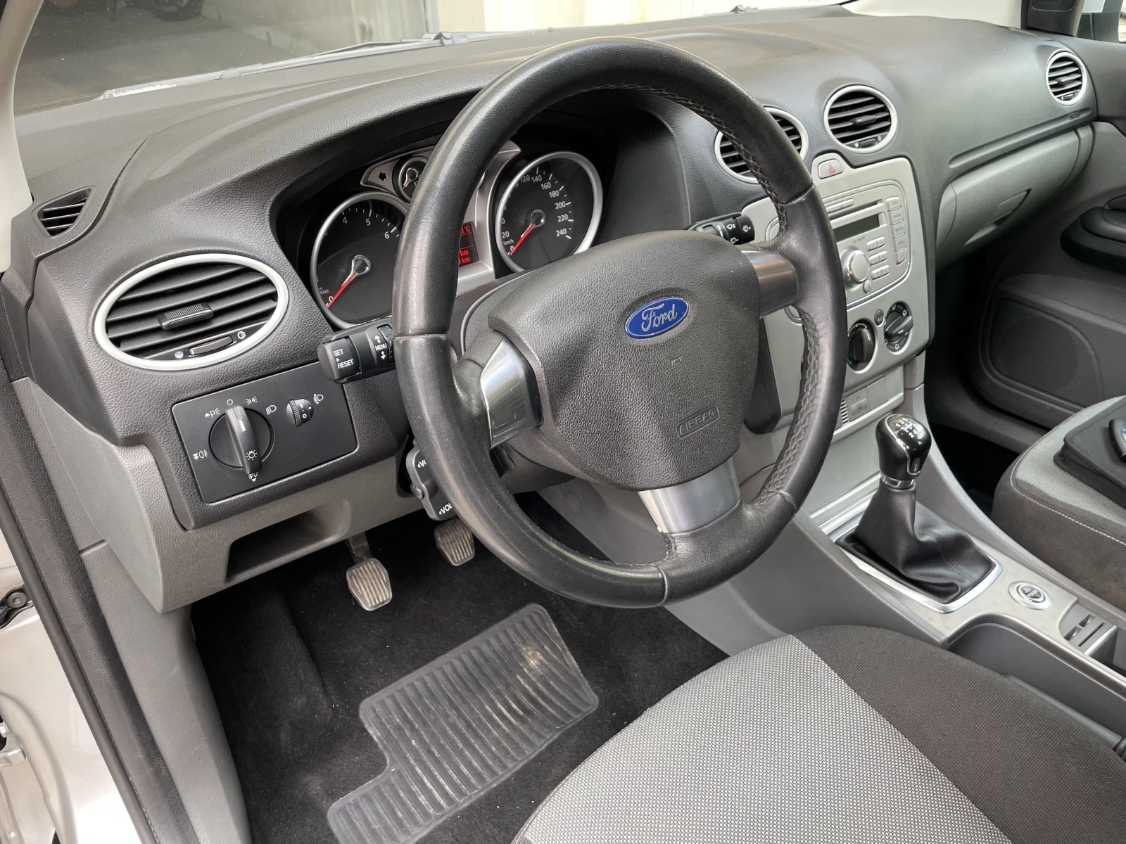 Ford Focus 1.6 Ti-VCT, Titanium, снимка 16 - Автомобили и джипове - 56244318