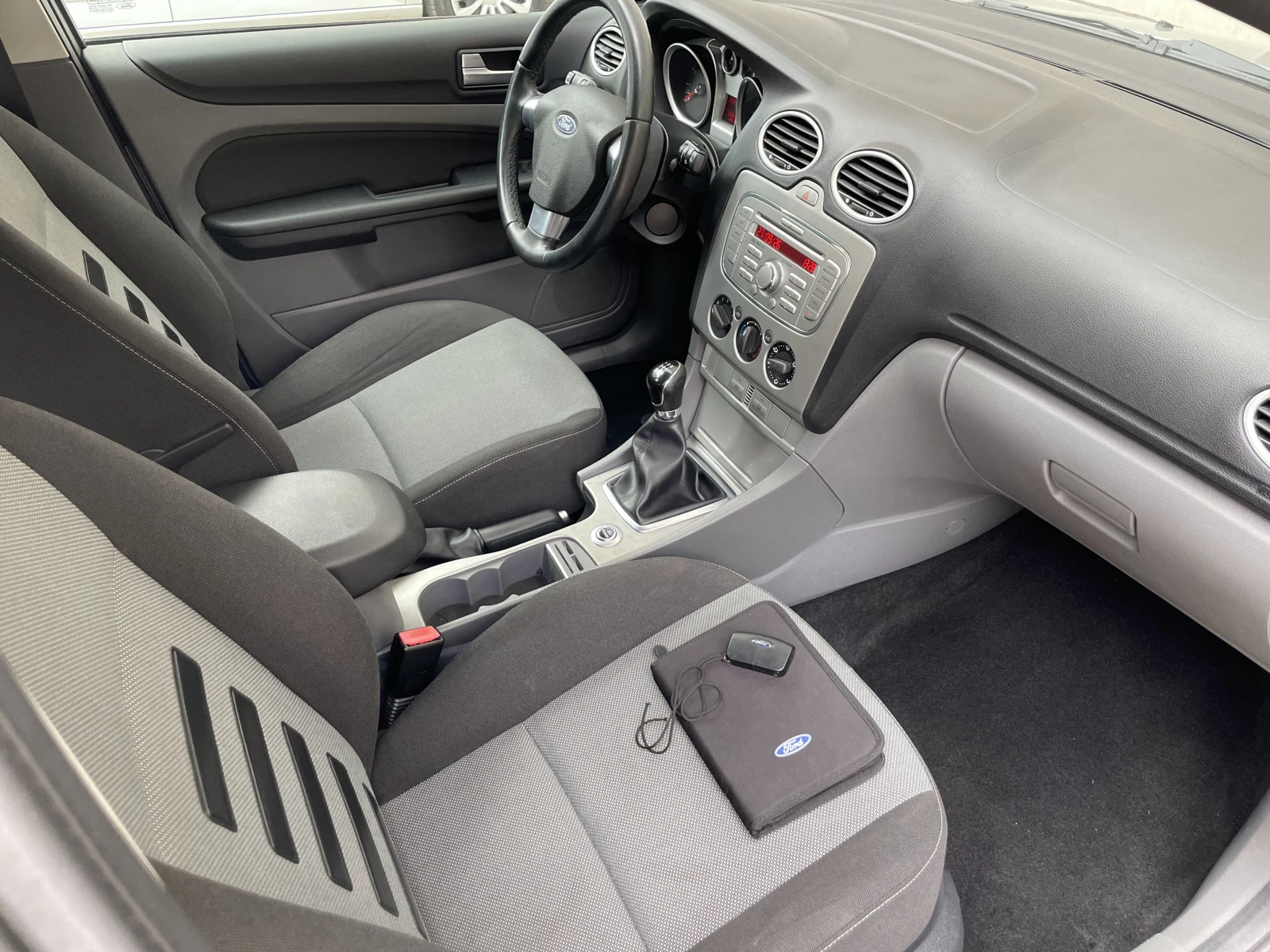 Ford Focus 1.6 Ti-VCT, Titanium, снимка 11 - Автомобили и джипове - 56244318