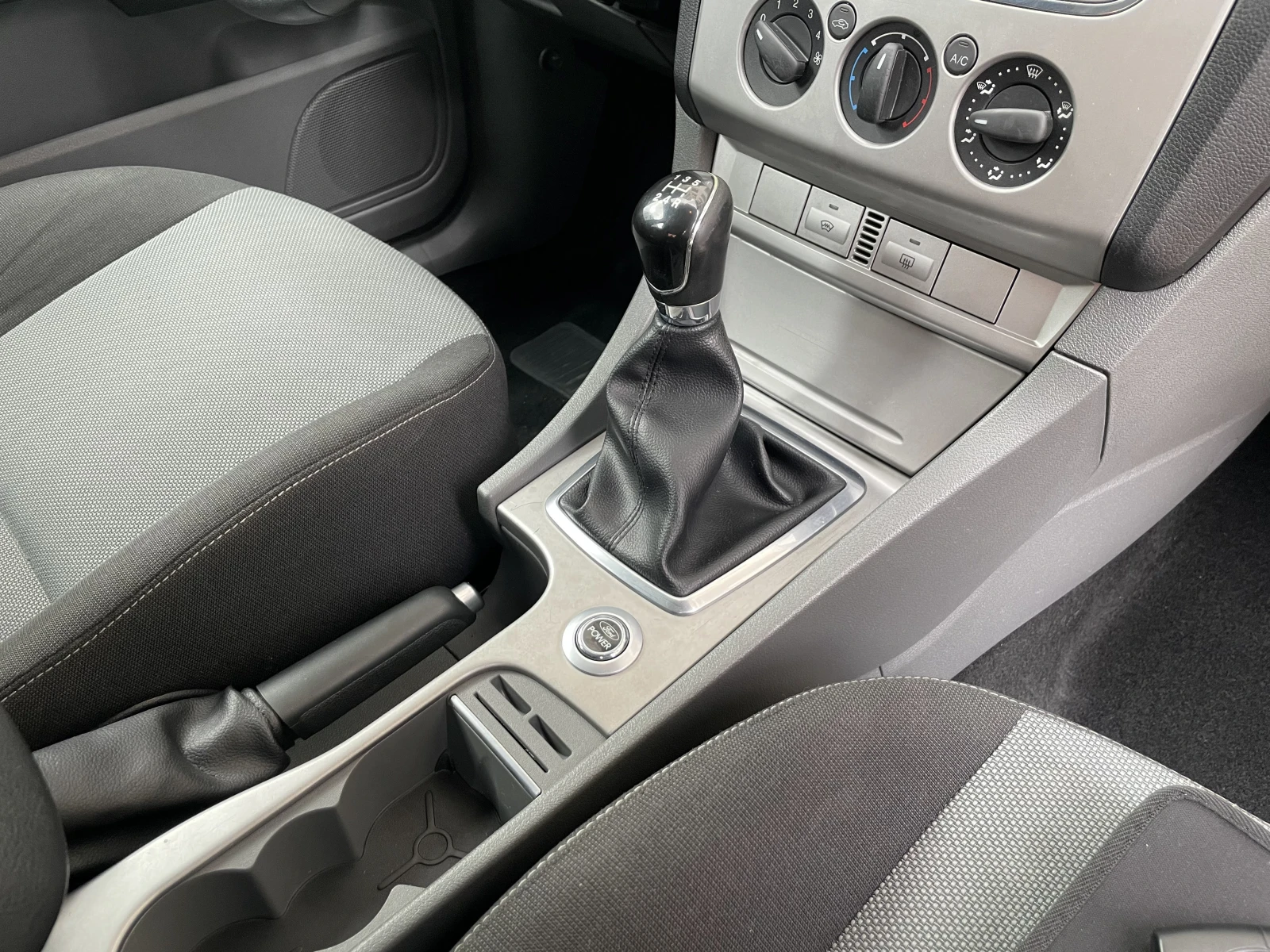 Ford Focus 1.6 Ti-VCT, Titanium, снимка 17 - Автомобили и джипове - 56244318