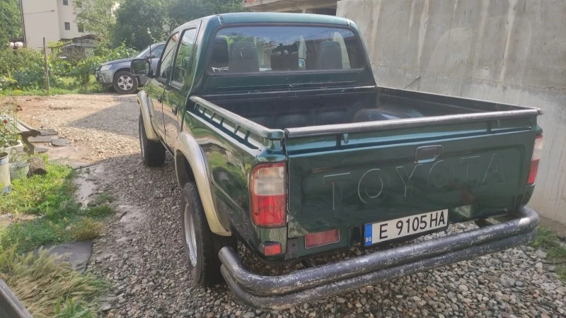 Toyota Hilux 2.5, снимка 8 - Автомобили и джипове - 46909992