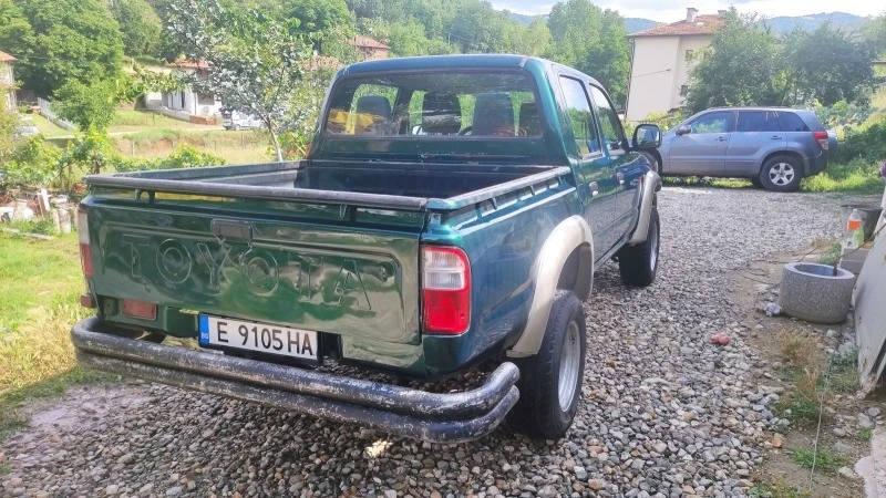 Toyota Hilux 2.5, снимка 7 - Автомобили и джипове - 46909992