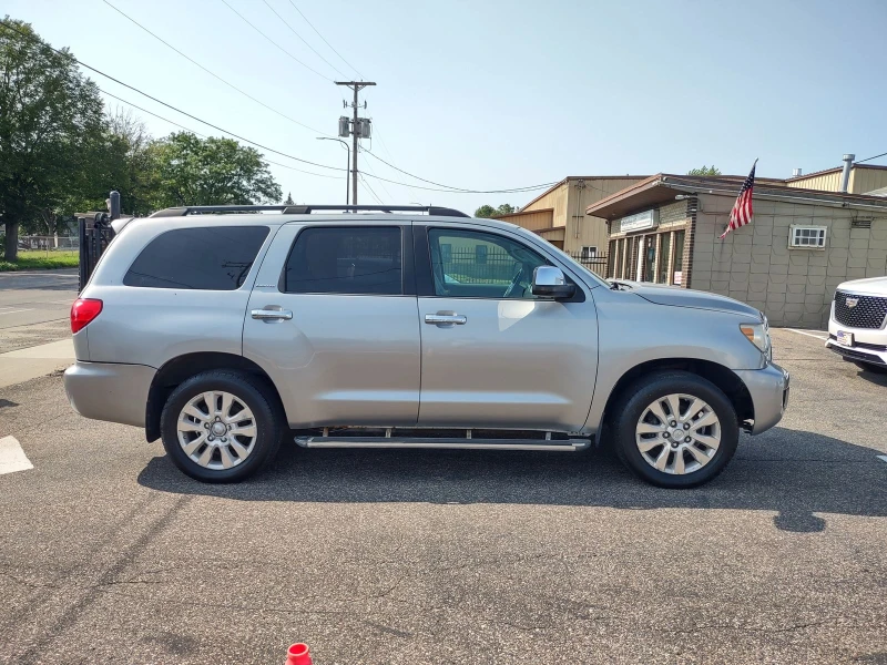 Toyota Sequoia 5.7* Перфектен за газ* LIMITED* подгрев* JBL* pano, снимка 3 - Автомобили и джипове - 47213451