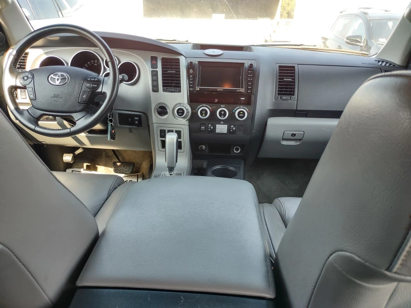 Toyota Sequoia 5.7* Перфектен за газ* LIMITED* подгрев* JBL* pano, снимка 4 - Автомобили и джипове - 47213451