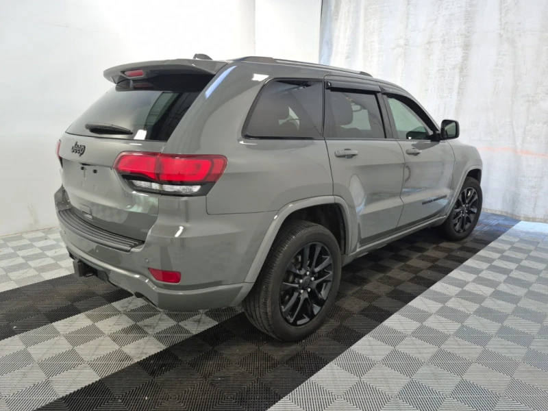 Jeep Grand cherokee АВТО КРЕДИТ* ЦЕНА ДО БГ * СЕРВИЗНА ИСТОРИЯ, снимка 3 - Автомобили и джипове - 53487020
