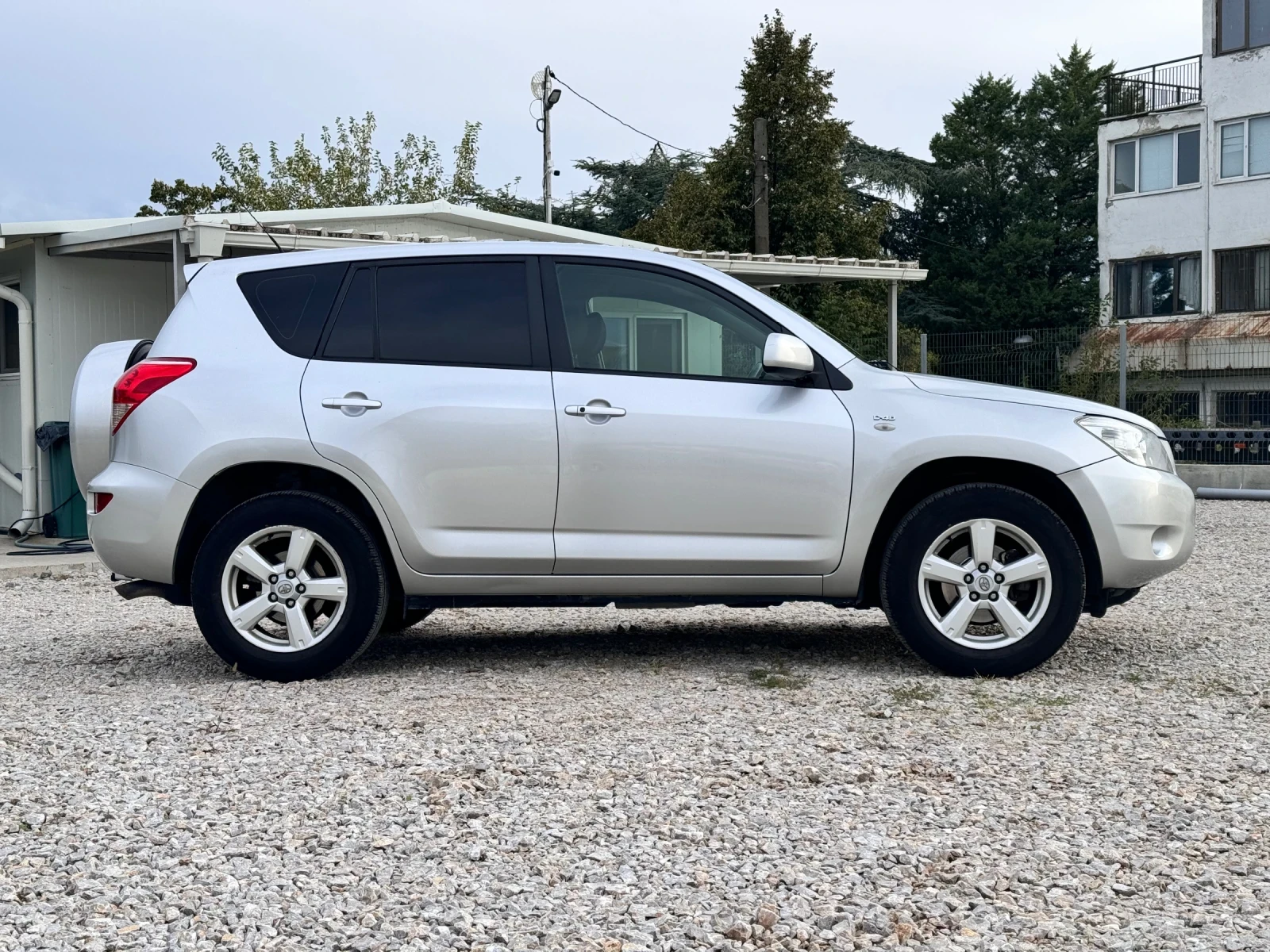 Toyota Rav4 2.2 d4d 136 - изображение 7