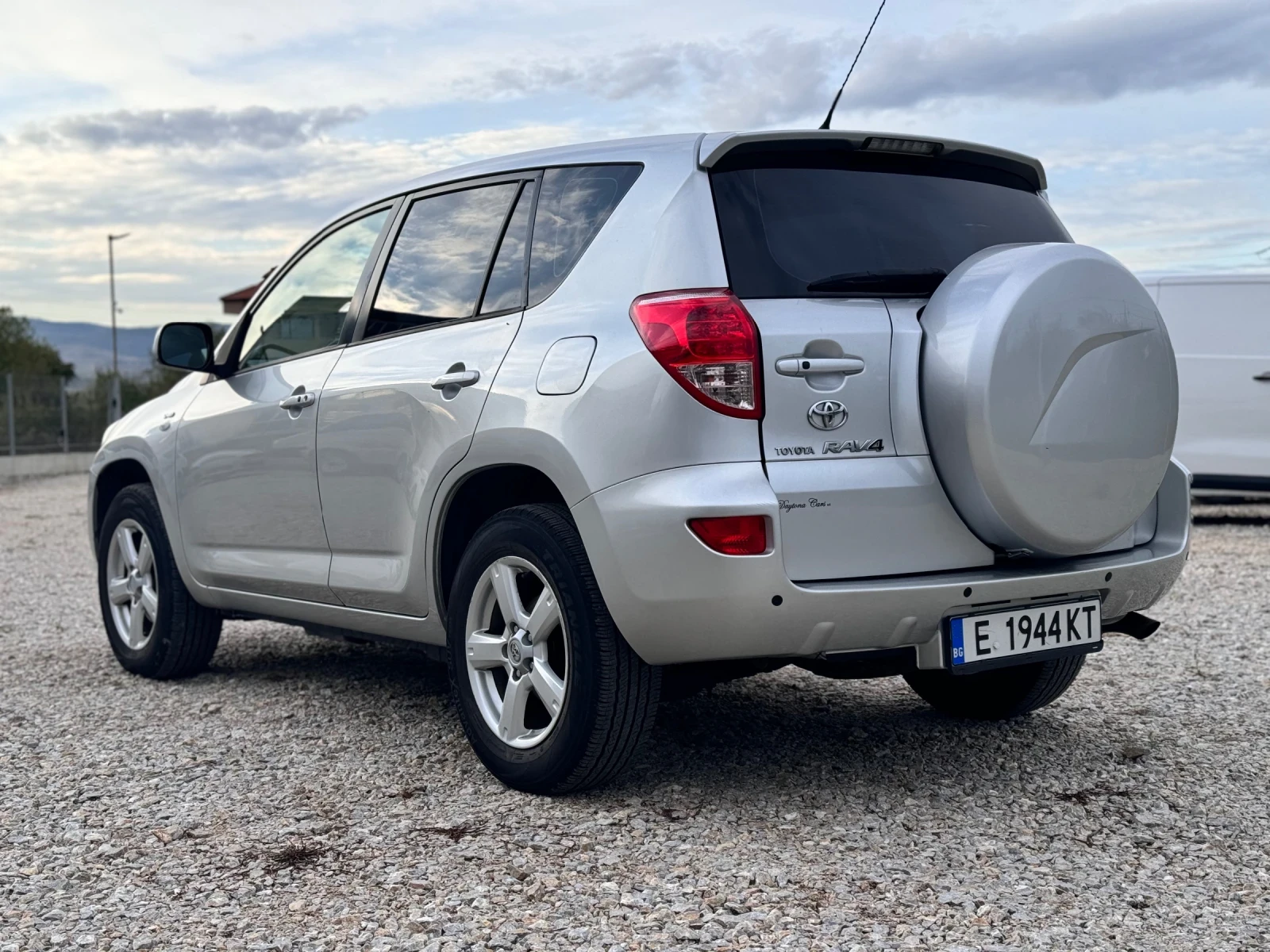 Toyota Rav4 2.2 d4d 136 - изображение 4