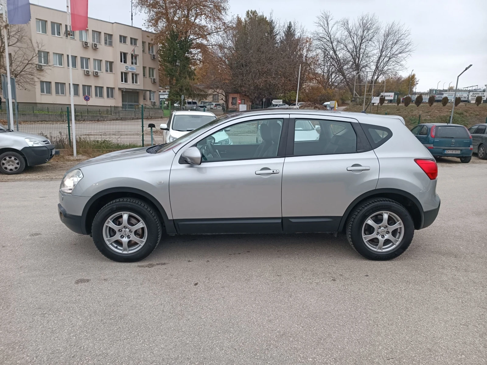 Nissan Qashqai 2.0i-141кс-ШВЕЙЦАРИЯ-РЪЧКА-6ск-4х4-Keyless - изображение 6