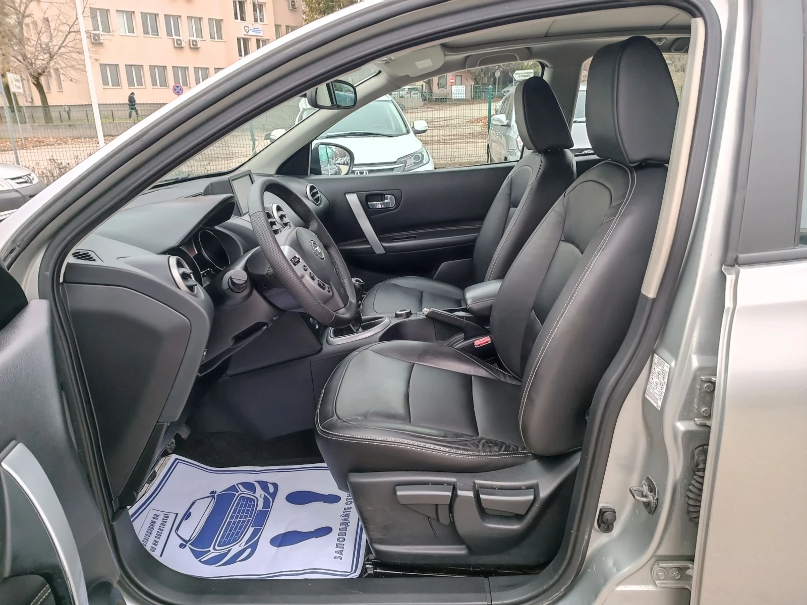 Nissan Qashqai 2.0i-141кс-ШВЕЙЦАРИЯ-РЪЧКА-6ск-4х4-Keyless - изображение 9