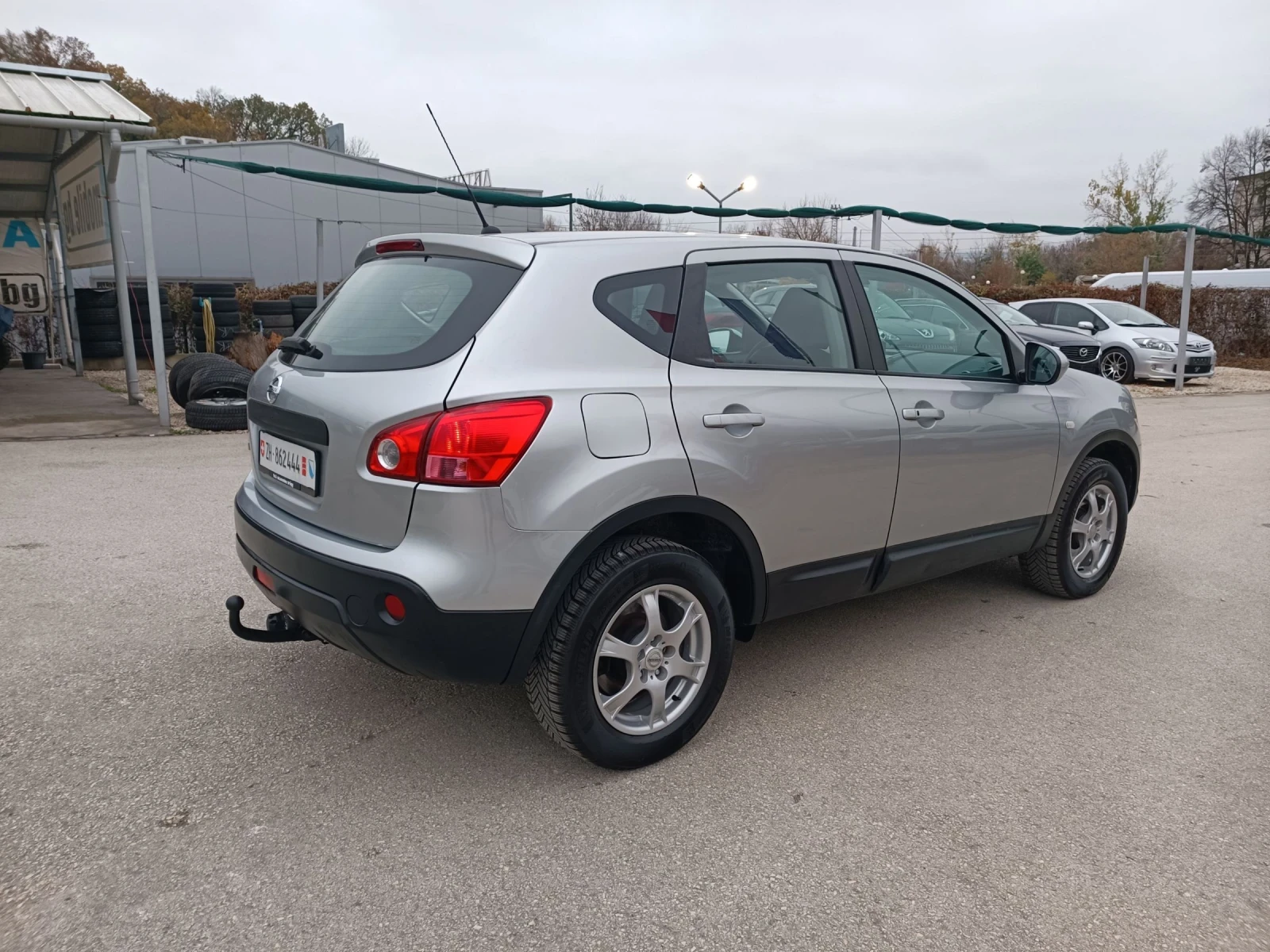 Nissan Qashqai 2.0i-141кс-ШВЕЙЦАРИЯ-РЪЧКА-6ск-4х4-Keyless - изображение 3