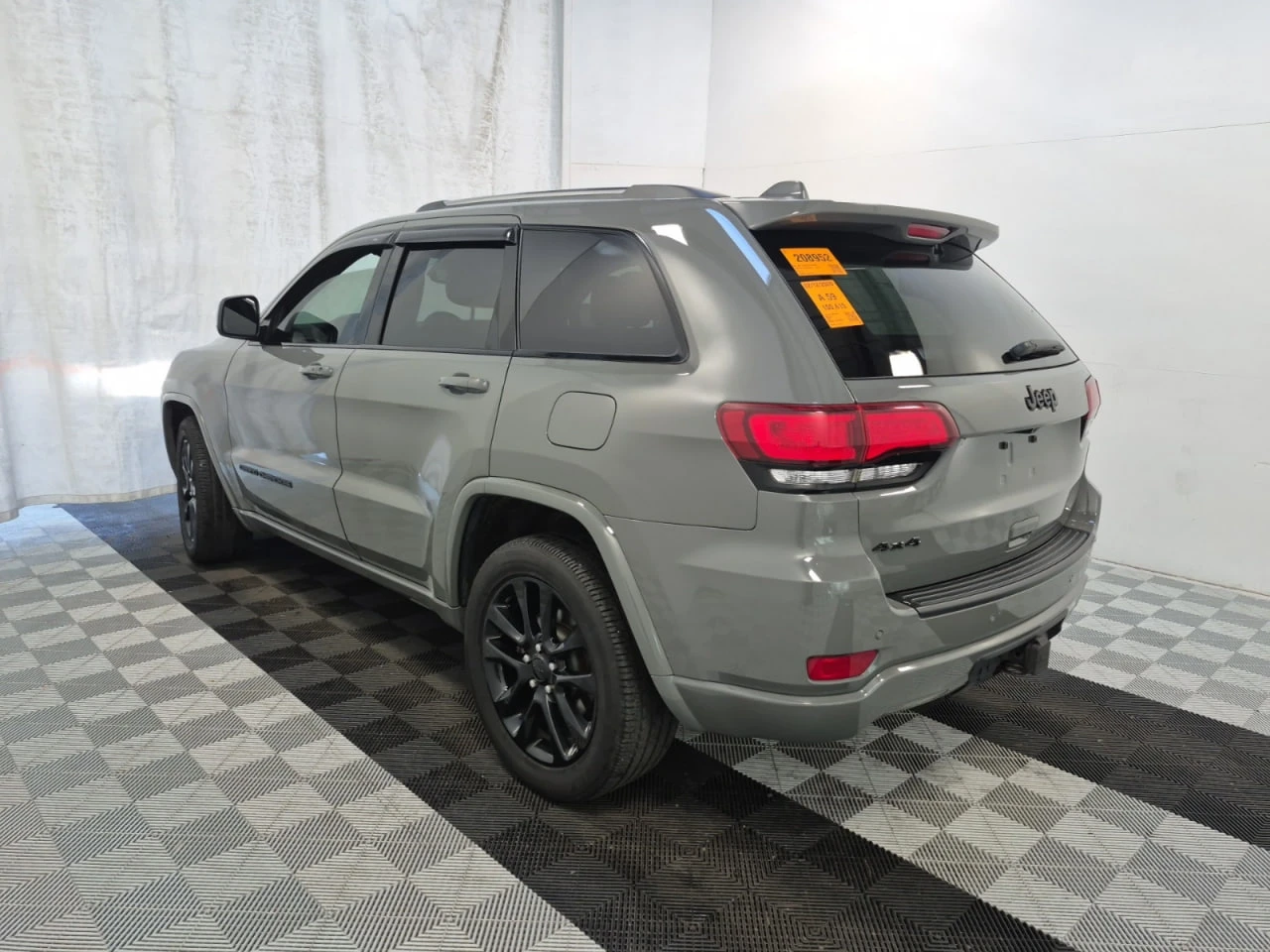 Jeep Grand cherokee АВТО КРЕДИТ* ЦЕНА ДО БГ * СЕРВИЗНА ИСТОРИЯ - изображение 4