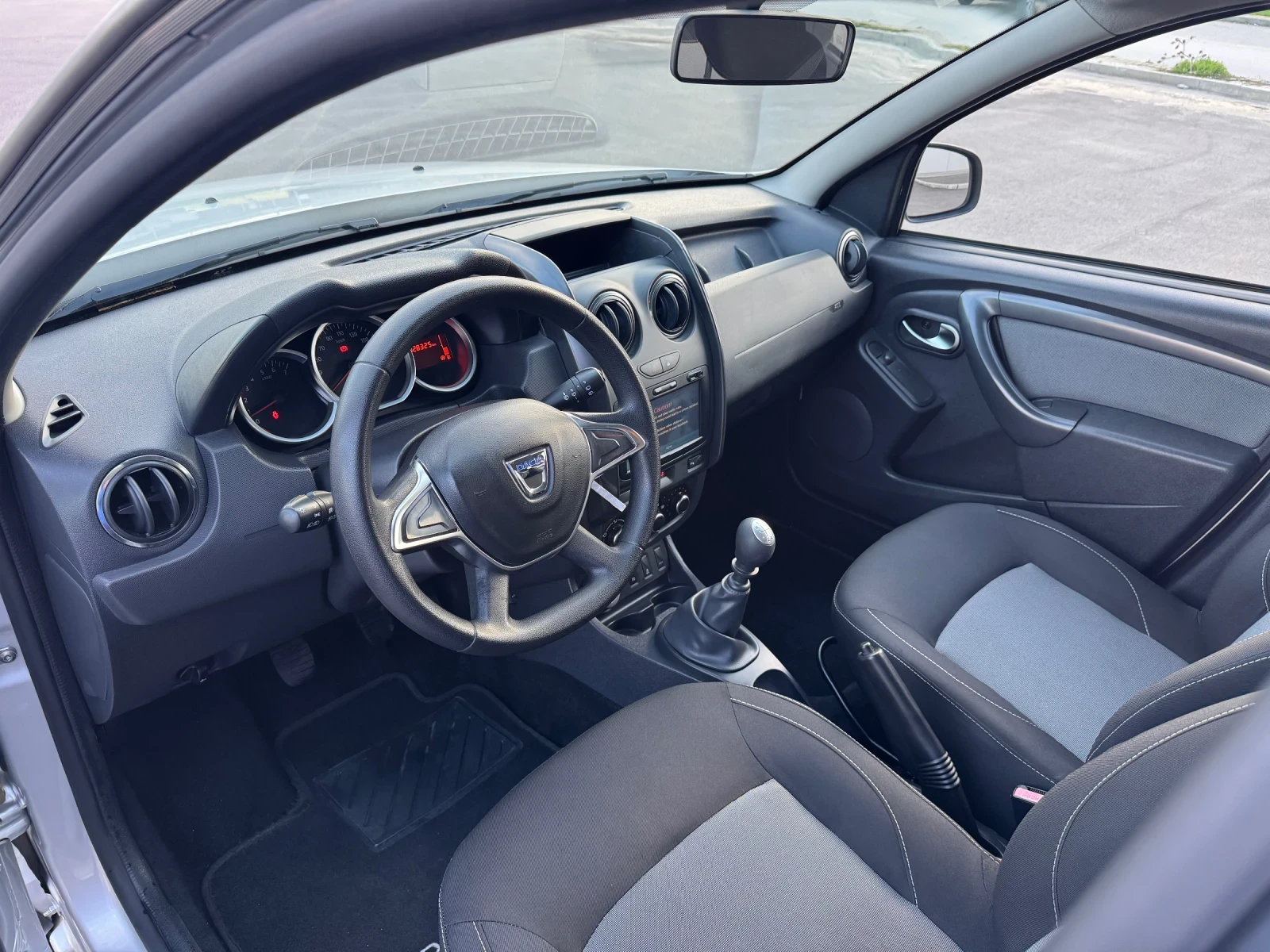 Dacia Duster 1.6i 114k.c. 4x4 * Navi * Bluetooth * Start Stop , снимка 9 - Автомобили и джипове - 54114519