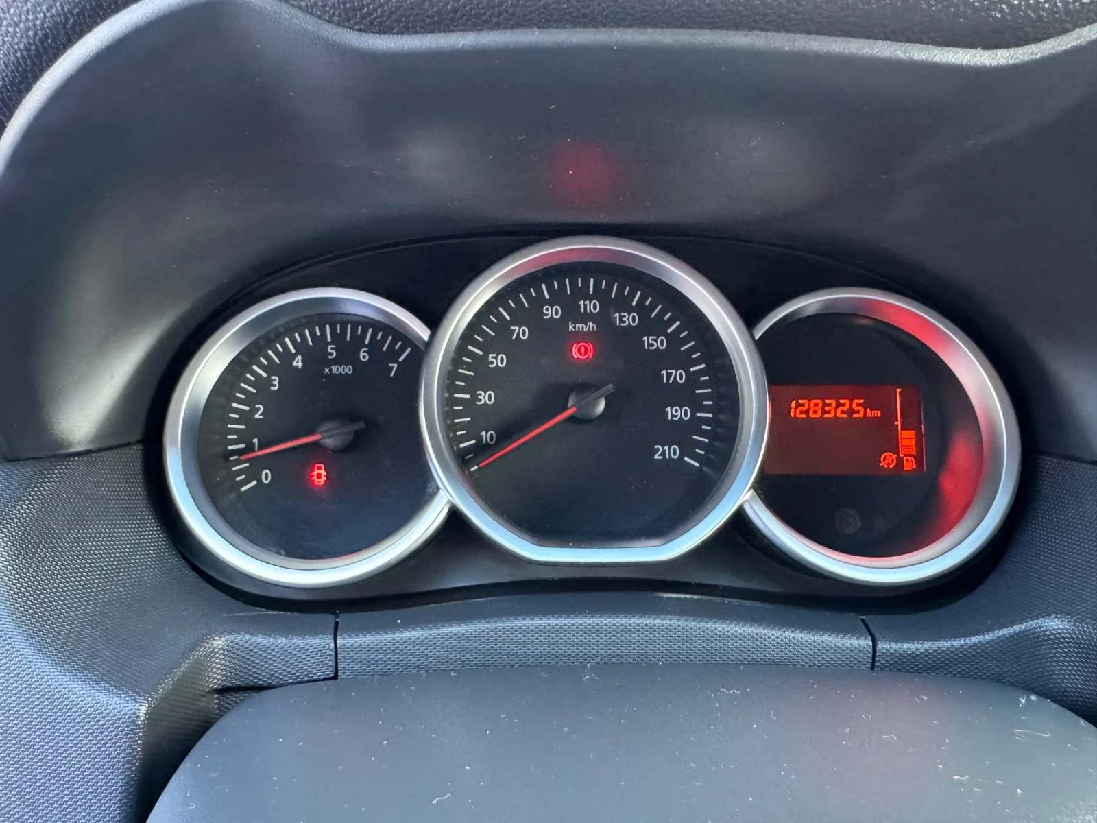 Dacia Duster 1.6i 114k.c. 4x4 * Navi * Bluetooth * Start Stop , снимка 12 - Автомобили и джипове - 54114519