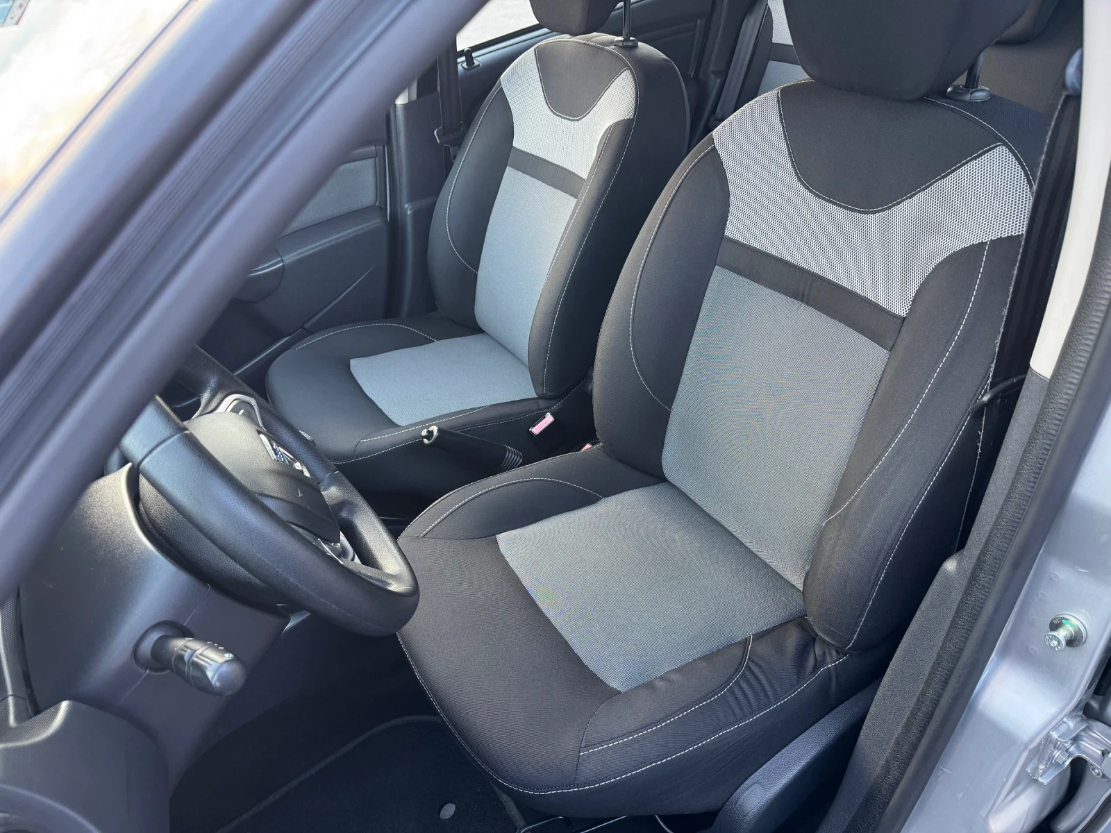 Dacia Duster 1.6i 114k.c. 4x4 * Navi * Bluetooth * Start Stop , снимка 10 - Автомобили и джипове - 54114519