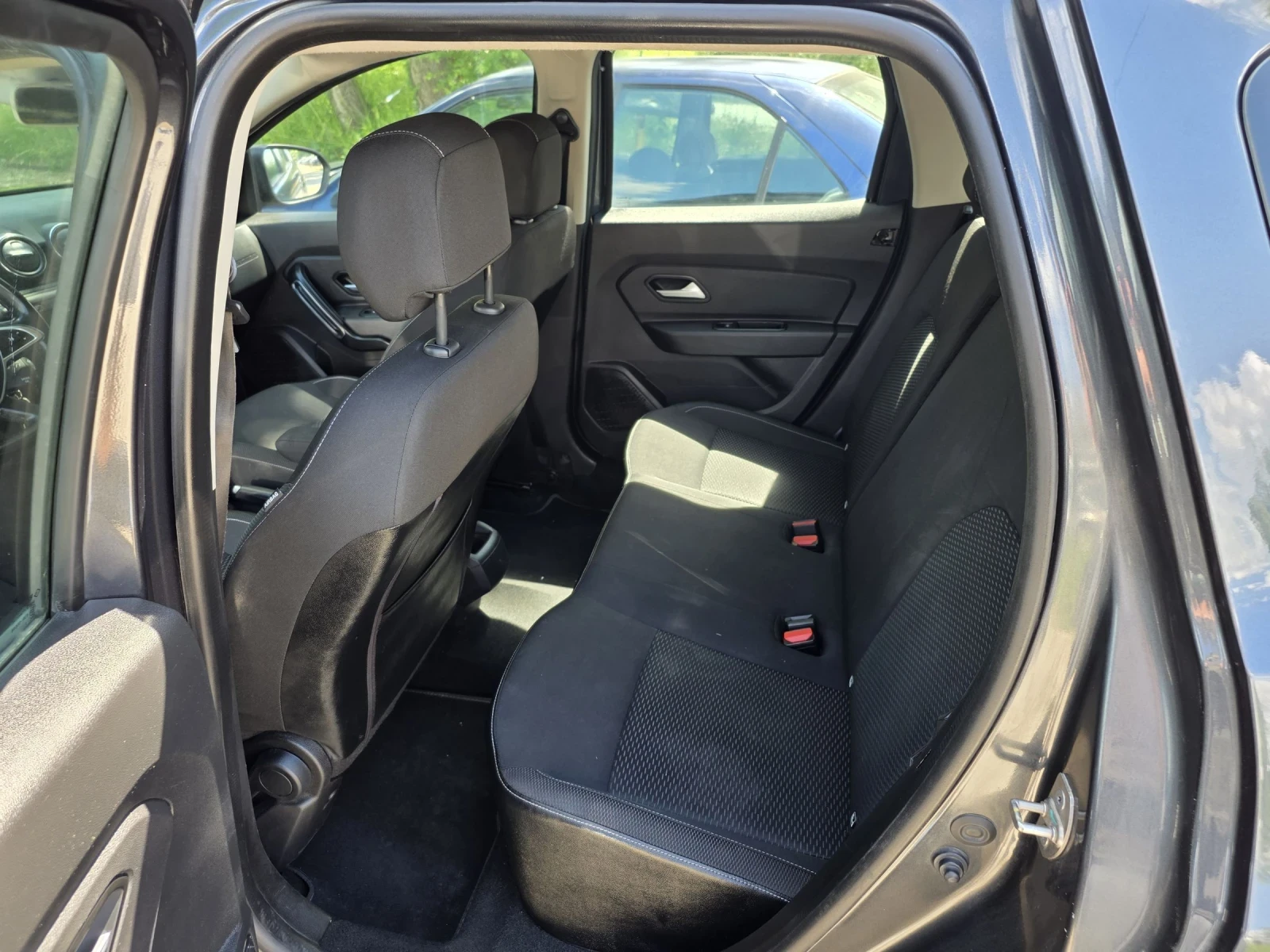 Dacia Duster 1.5DCI/110HP/NAVI/CAMERA, снимка 9 - Автомобили и джипове - 54693124