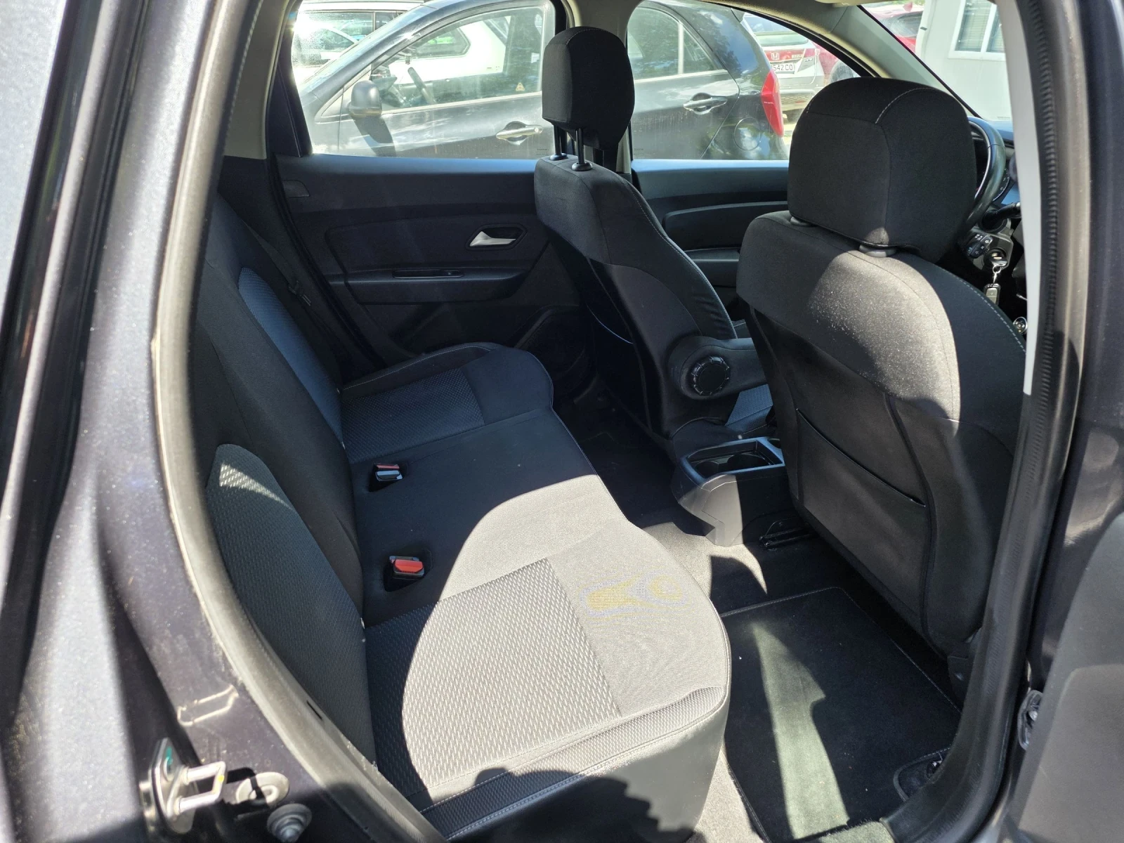 Dacia Duster 1.5DCI/110HP/NAVI/CAMERA, снимка 4 - Автомобили и джипове - 54693124