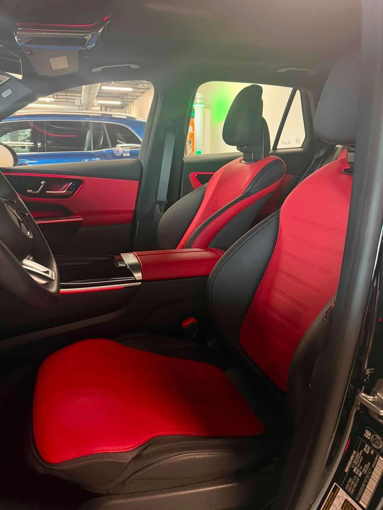 Mercedes-Benz GLC 43 AMG 4MATIC | CARFAX | АВТОКРЕДИТ БЕЗ ПЪРВОНАЧАЛНА, снимка 6 - Автомобили и джипове - 55660349