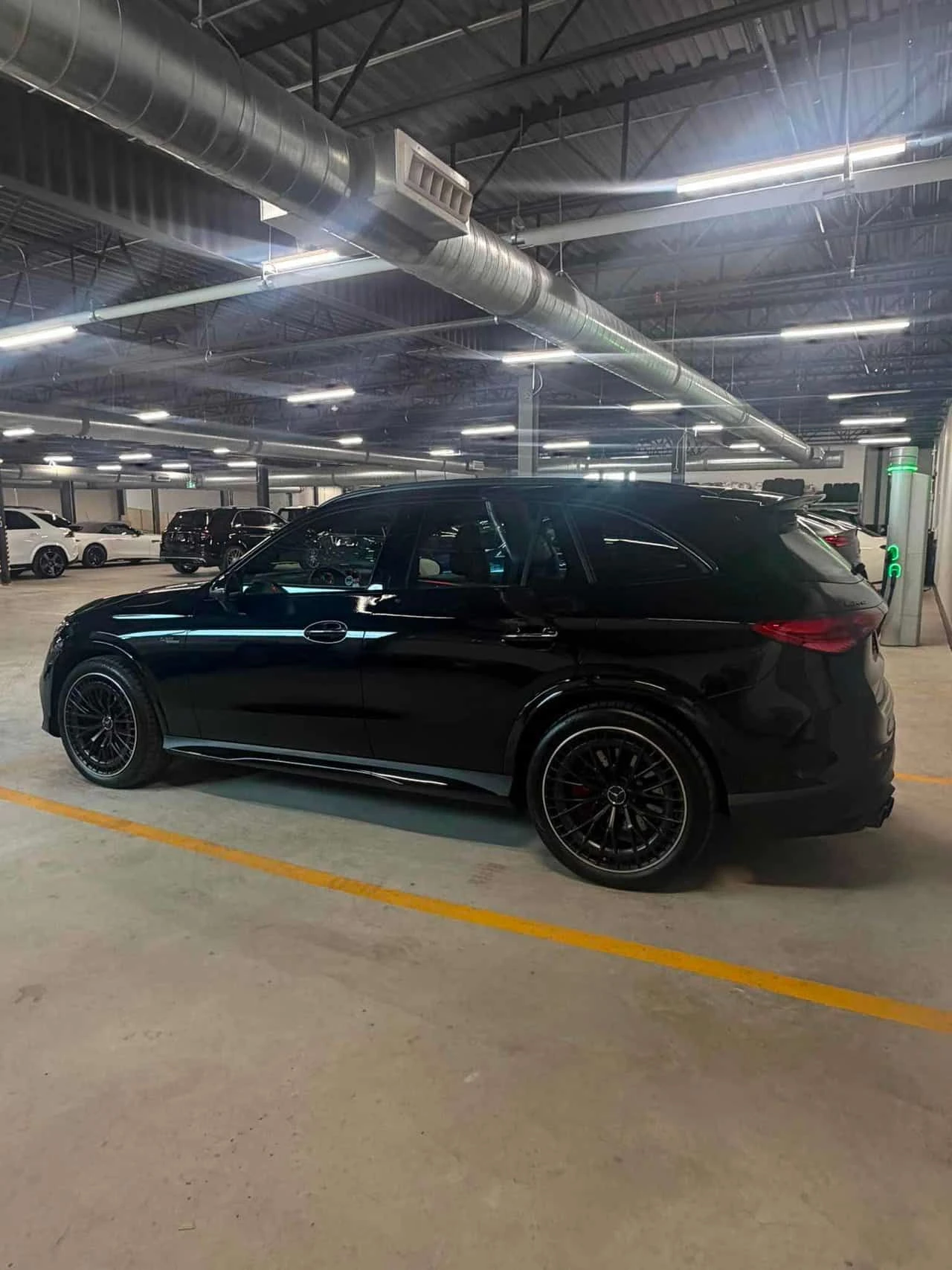 Mercedes-Benz GLC 43 AMG 4MATIC | CARFAX | АВТОКРЕДИТ БЕЗ ПЪРВОНАЧАЛНА, снимка 2 - Автомобили и джипове - 55660349