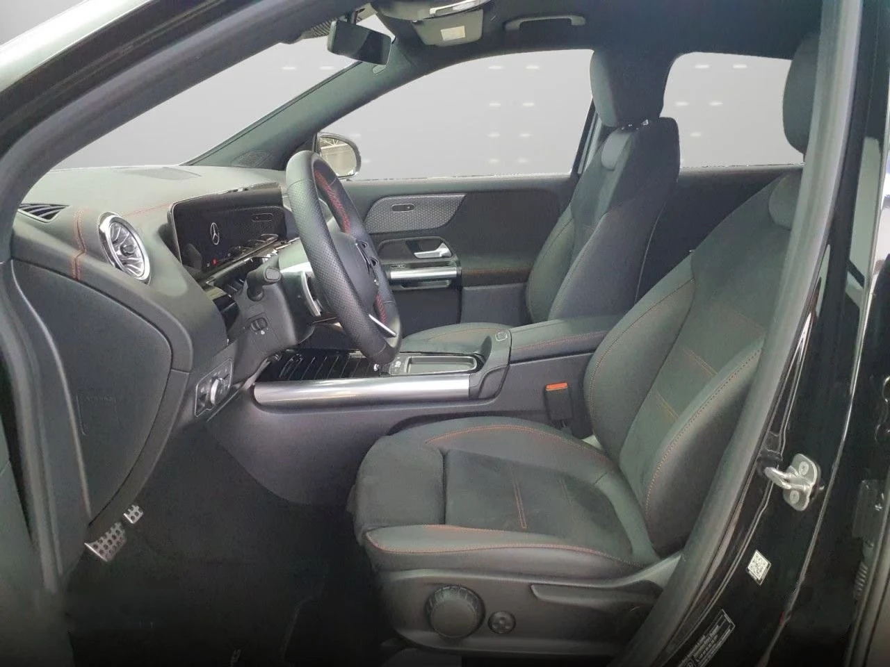 Mercedes-Benz EQA 250+ / FACELIFT / AMG / CAMERA / LED / , снимка 9 - Автомобили и джипове - 55717828