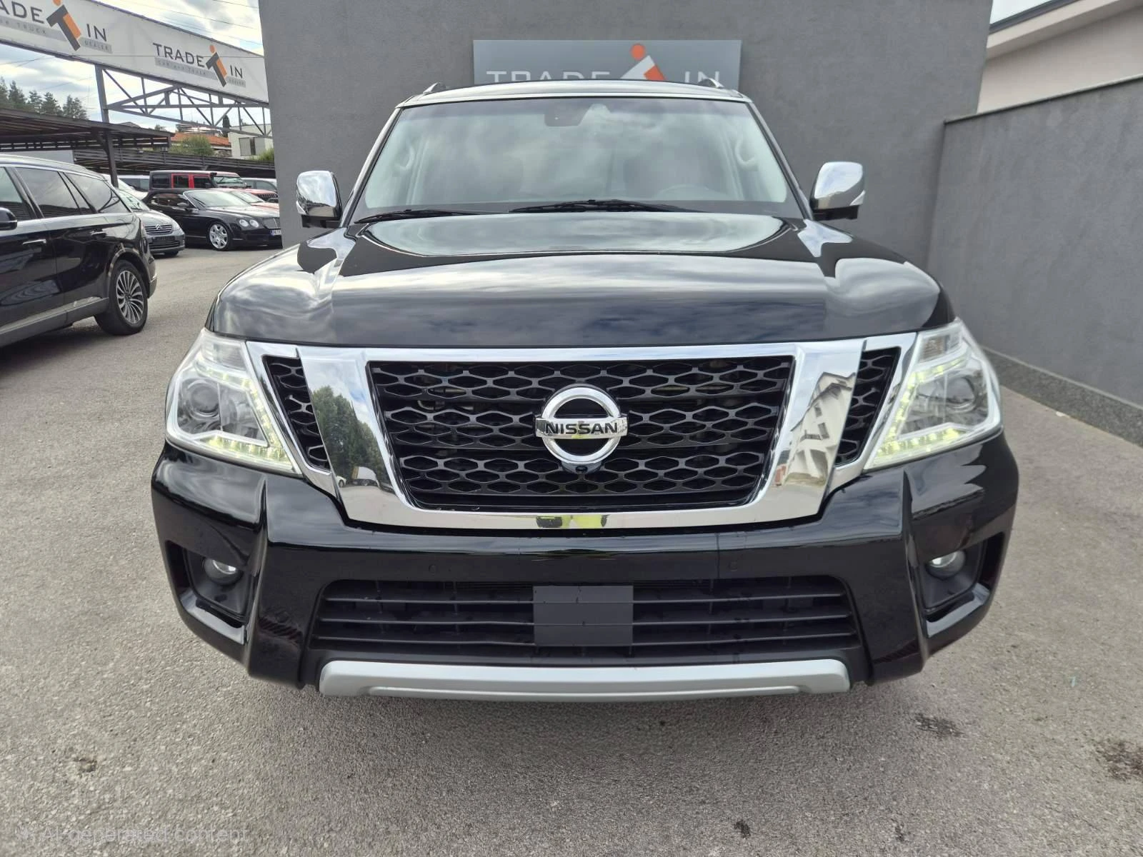 Nissan Armada 5.6L V8 AWD, снимка 2 - Автомобили и джипове - 56118180