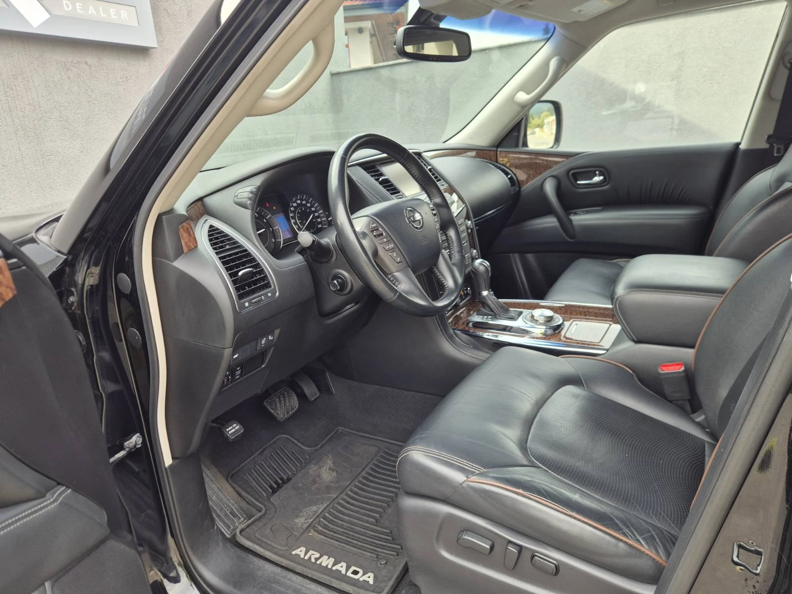 Nissan Armada 5.6L V8 AWD, снимка 9 - Автомобили и джипове - 56118180