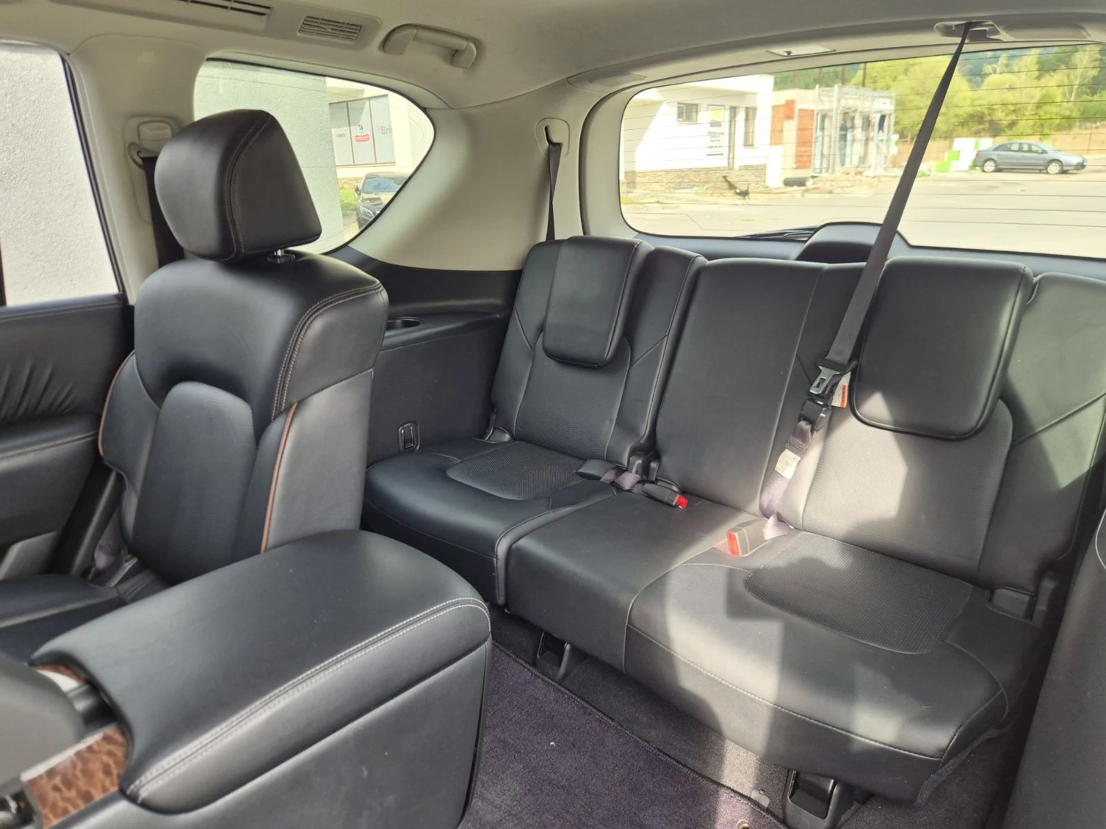 Nissan Armada 5.6L V8 AWD, снимка 16 - Автомобили и джипове - 56118180
