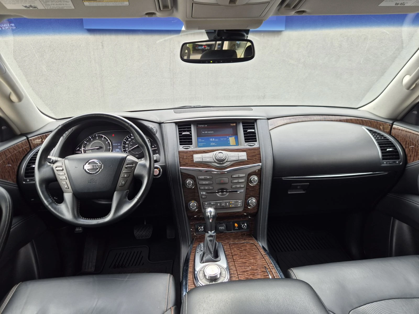 Nissan Armada 5.6L V8 AWD, снимка 11 - Автомобили и джипове - 56118180