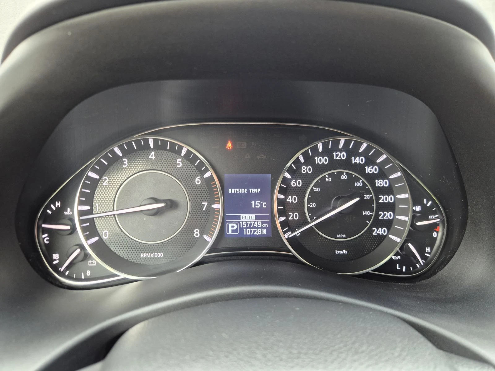 Nissan Armada 5.6L V8 AWD, снимка 13 - Автомобили и джипове - 56118180