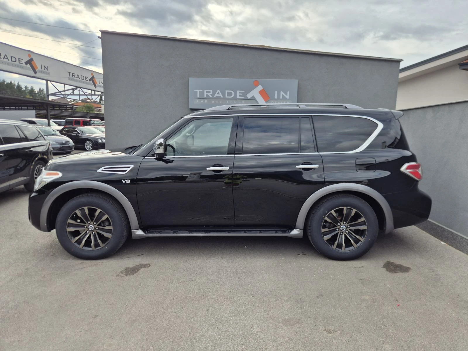 Nissan Armada 5.6L V8 AWD, снимка 7 - Автомобили и джипове - 56118180