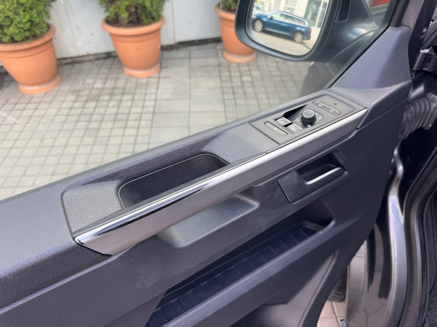 VW Multivan Comfortline TDI, снимка 6 - Бусове и автобуси - 53243024