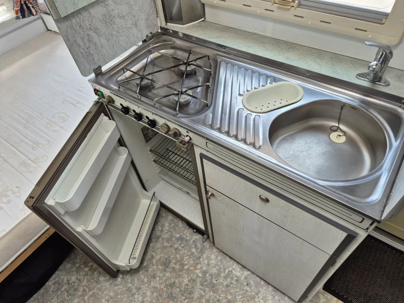 Каравана Chateau 4 МЕСТА WC БАНЯ ФОРСЕЛТ , снимка 14 - Каравани и кемпери - 50779083