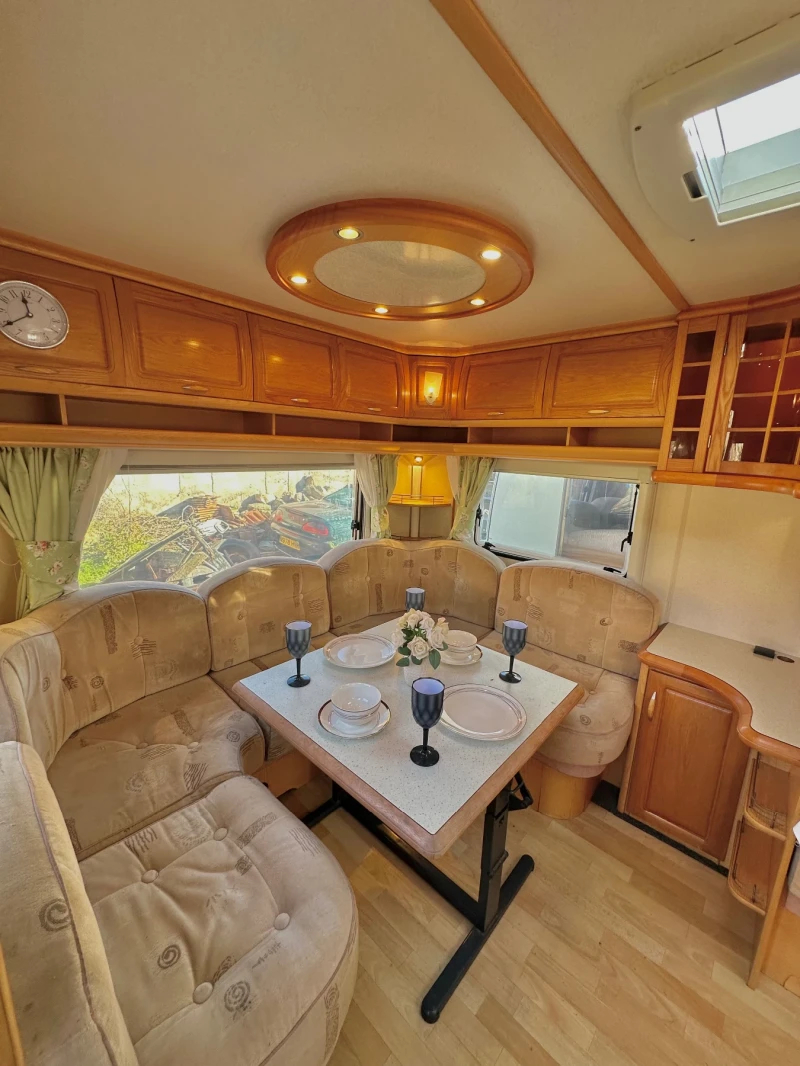 Каравана Hobby Prestige / НОВ ВНОС / РЕГИСТРИРАНА / Баня и WC, снимка 9 - Каравани и кемпери - 52750677