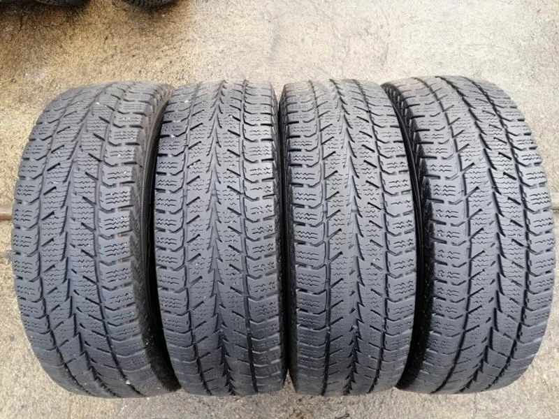 Гуми Зимни 205/65R16, снимка 1 - Гуми и джанти - 34897750