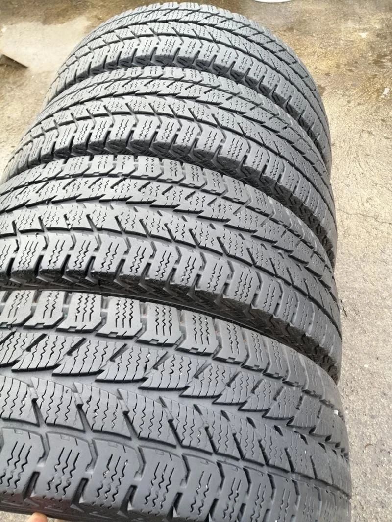 Гуми Зимни 205/65R16, снимка 3 - Гуми и джанти - 34897750