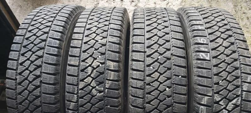 Гуми Зимни 215/75R16, снимка 1 - Гуми и джанти - 35129921