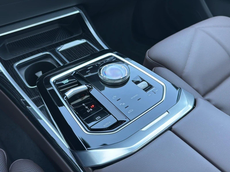 BMW i7 eDrive50/ M-SPORT/ HEAD UP/ PANO/ B&W/ 360/, снимка 11 - Автомобили и джипове - 51615955