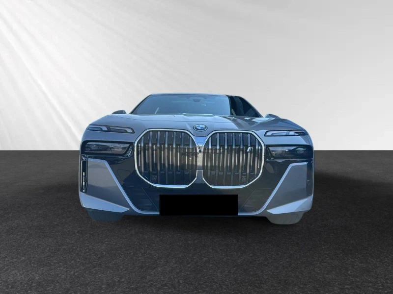 BMW i7 eDrive50/ M-SPORT/ HEAD UP/ PANO/ B&W/ 360/, снимка 2 - Автомобили и джипове - 51615955