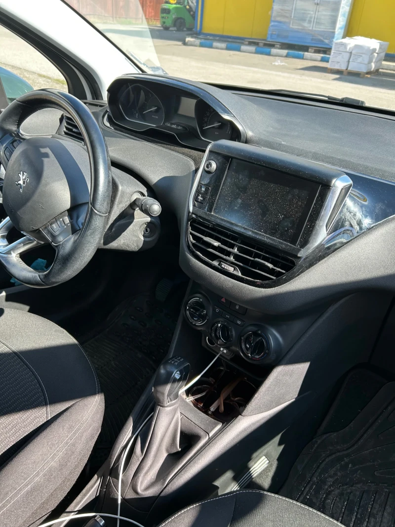 Peugeot 208, снимка 3 - Автомобили и джипове - 52567356