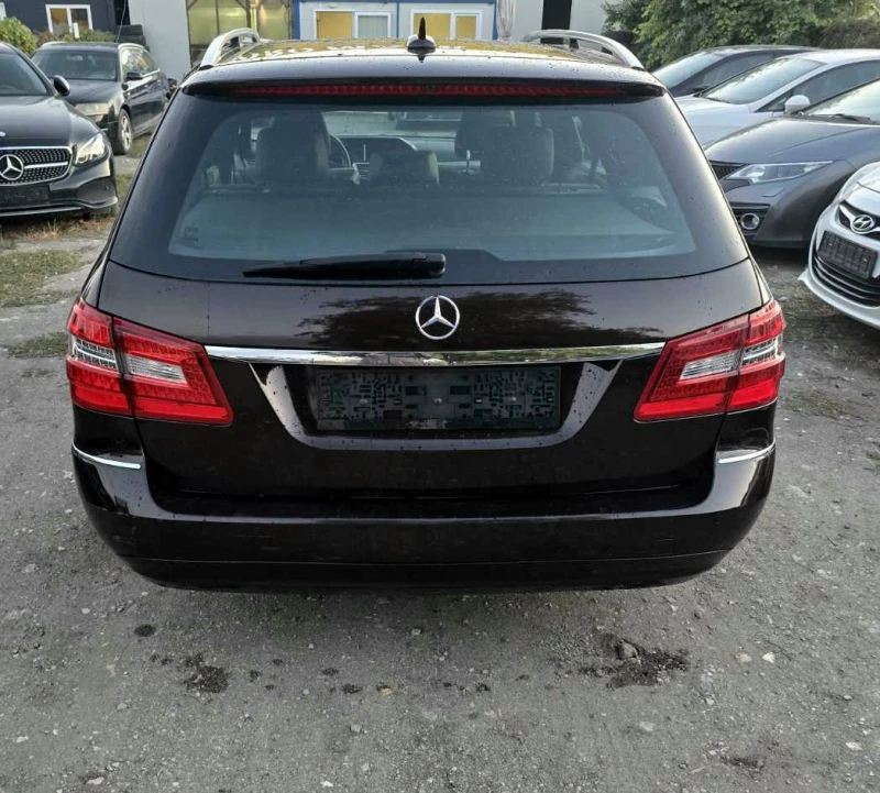 Mercedes-Benz E 250 КОЛЕДНА ПРОМОЦИЯ/AVANTGARDE/LED, снимка 5 - Автомобили и джипове - 52875299