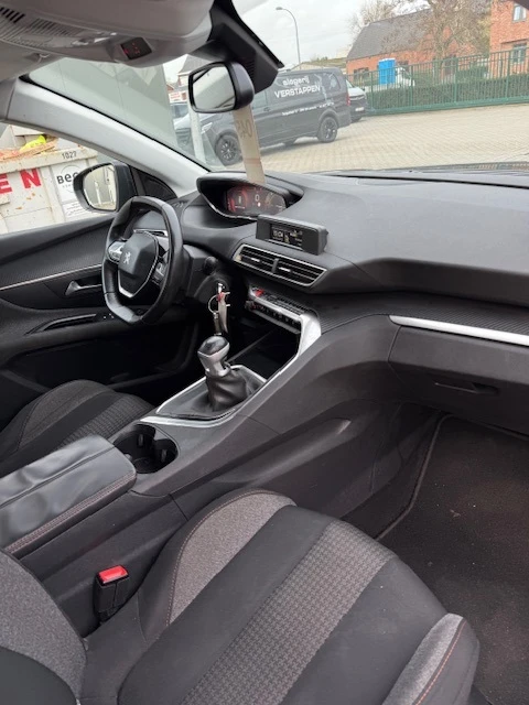Peugeot 3008 1.2i Access, снимка 9 - Автомобили и джипове - 54028045