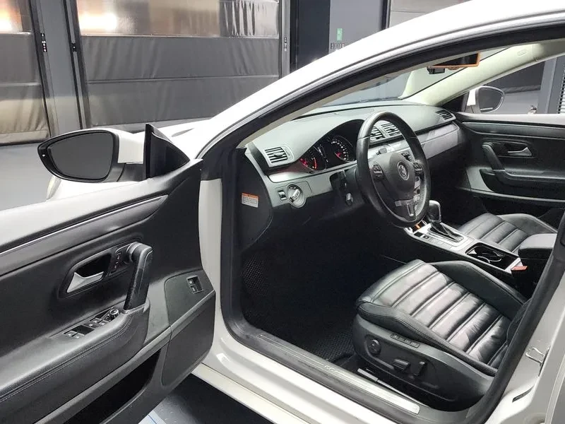 VW CC 2.0 TDI 4Motion, снимка 10 - Автомобили и джипове - 54303471