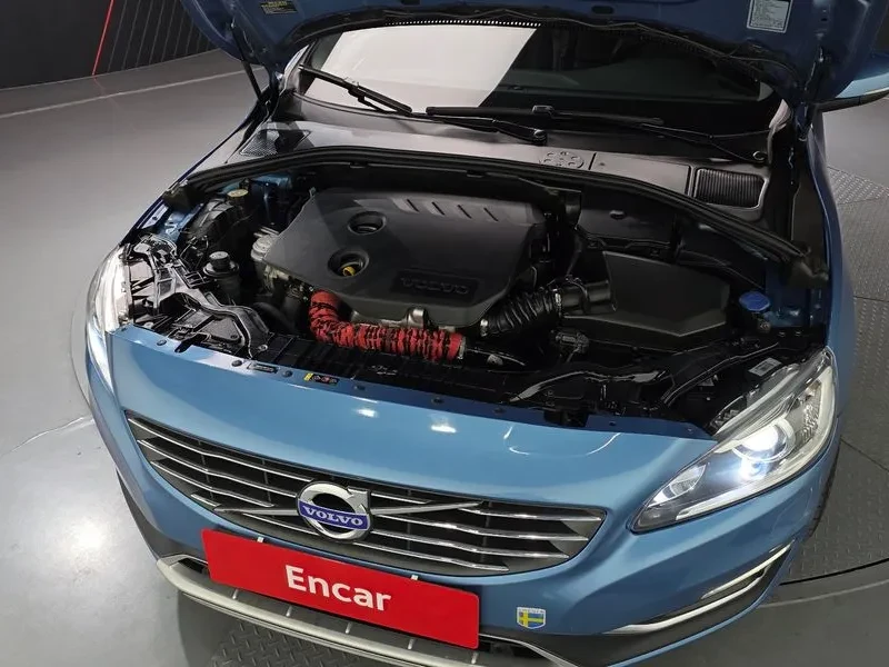 Volvo V60, снимка 6 - Автомобили и джипове - 54326576