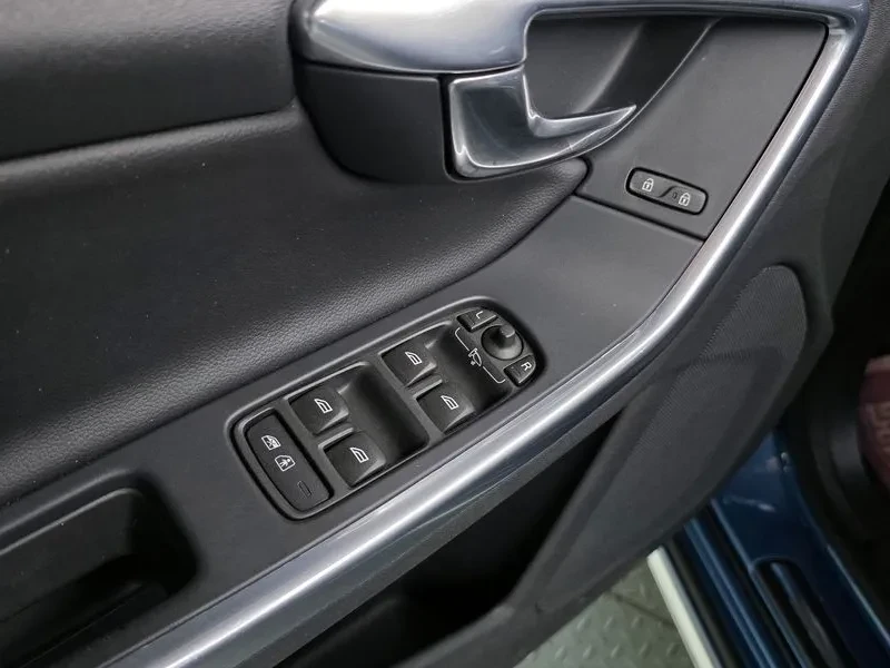 Volvo V60, снимка 17 - Автомобили и джипове - 54326576