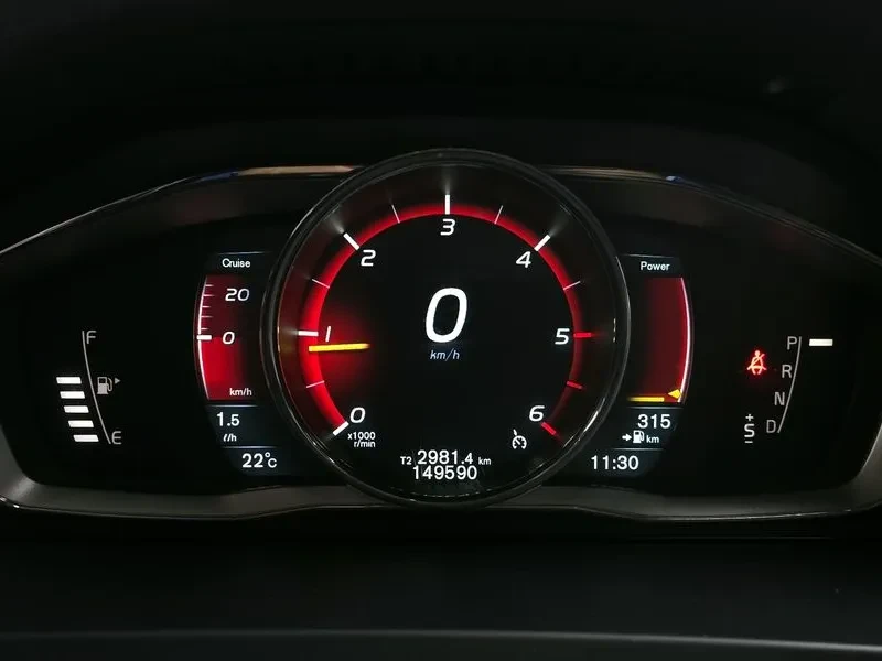 Volvo V60, снимка 8 - Автомобили и джипове - 54326576