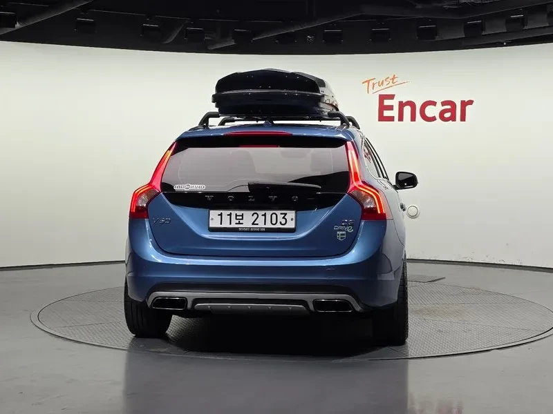 Volvo V60, снимка 4 - Автомобили и джипове - 54326576